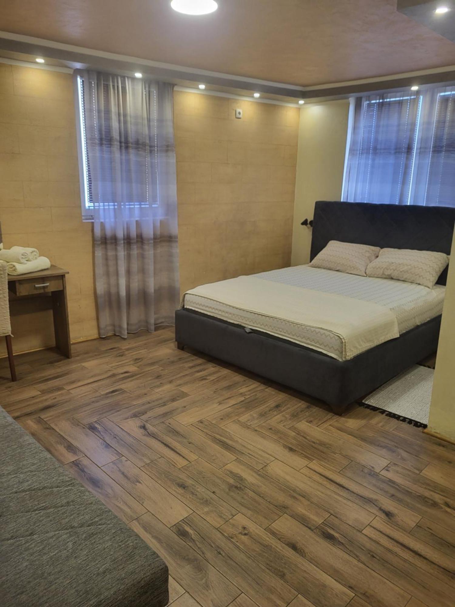 Prenociste Rooms Simke Subotica Esterno foto